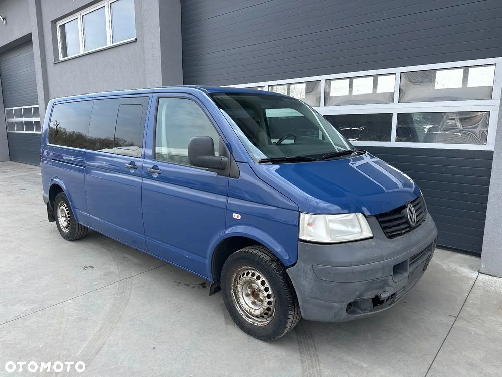 Volkswagen Caravelle - 1