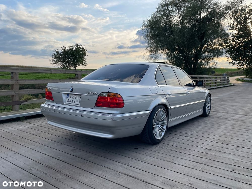 BMW Seria 7 740i - 5