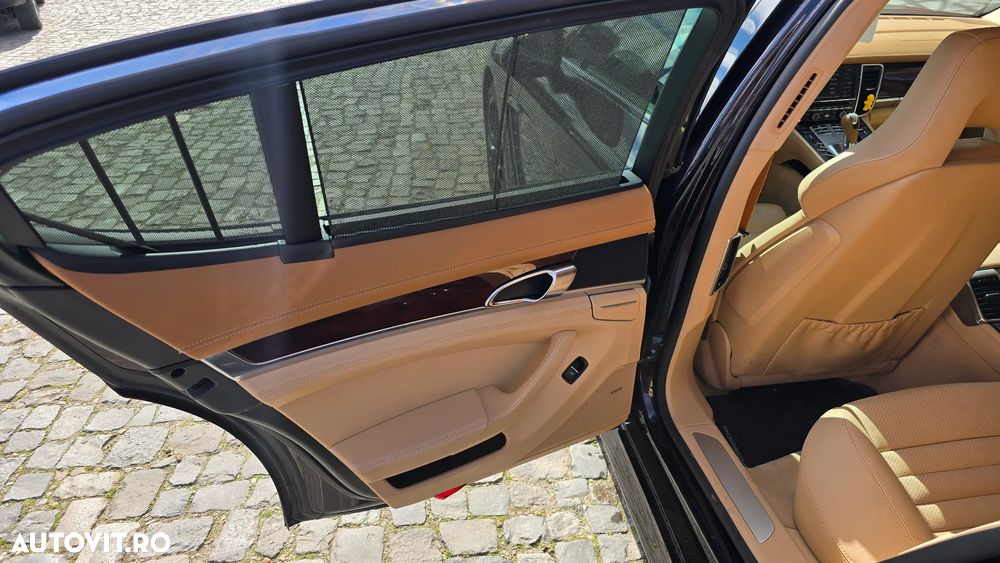 Porsche Panamera Turbo PDK - 19