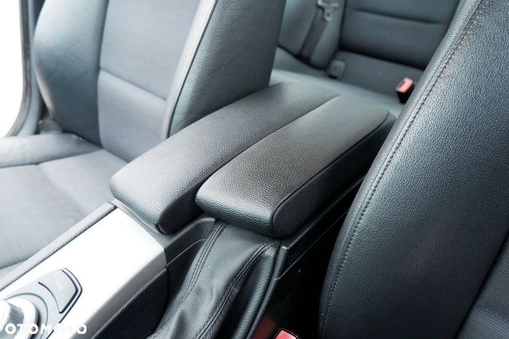 BMW Seria 3 325i - 4