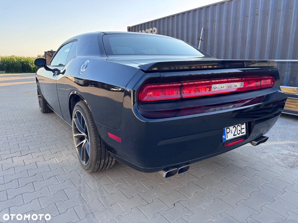 Dodge Challenger - 2