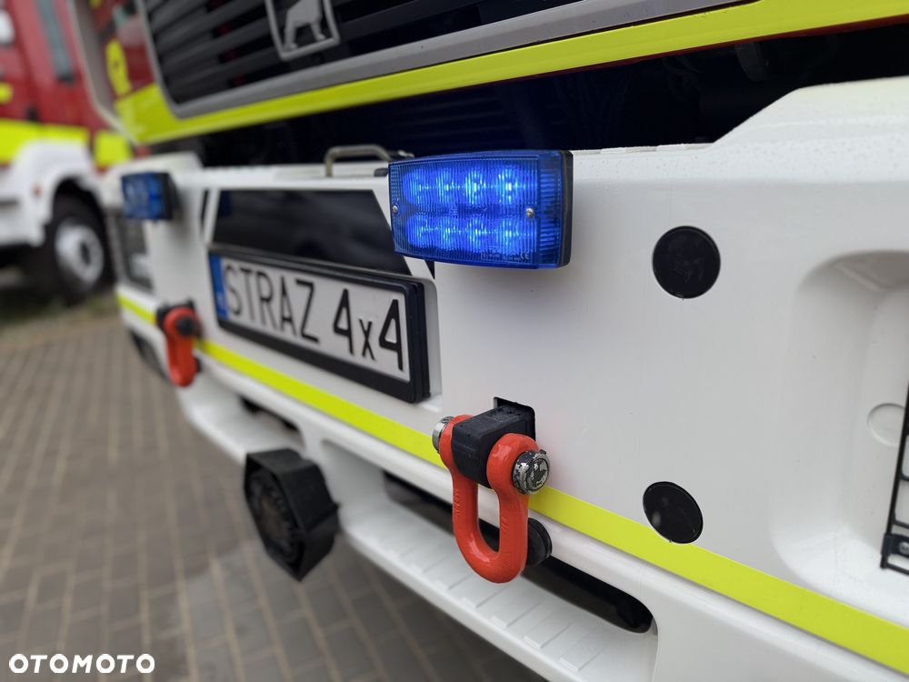 MAN Straż pożarna pojazd pożarniczy wóz strażacki MAN GBA średni terenowy- uterenowiony 4x4 CNBOP 3000l wody reduktor blokada tylnego mostu, maszt oświetleniowy - 25