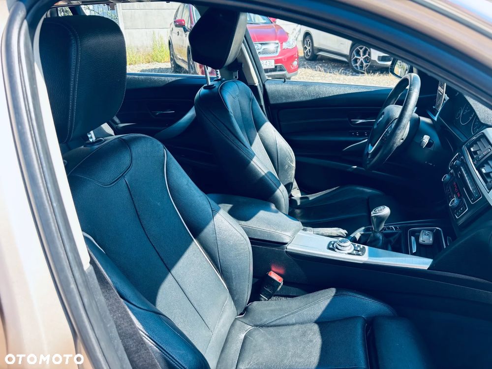 BMW Seria 3 320d - 24