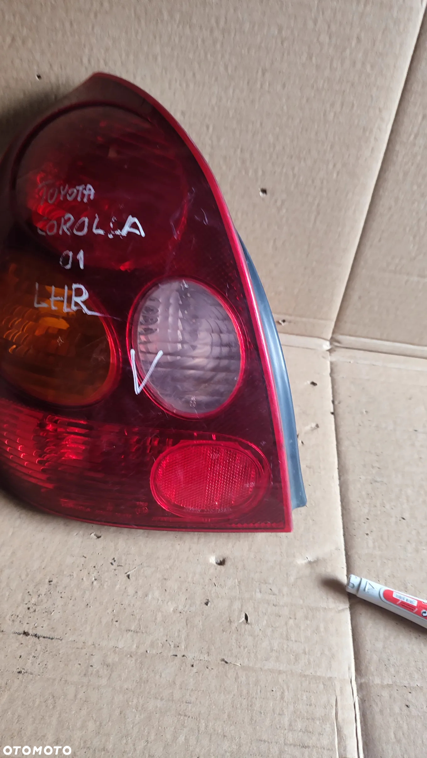 Toyota Corolla E11 HB lampa tylna lewa w błotnik - 4