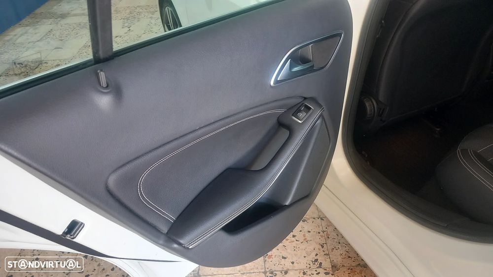 Mercedes-Benz A 180 CDI (BlueEFFICIENCY) Urban - 13