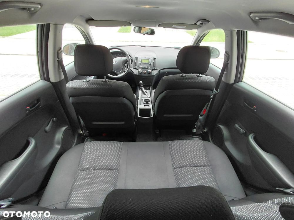 Hyundai i30 1.4 Base + - 15