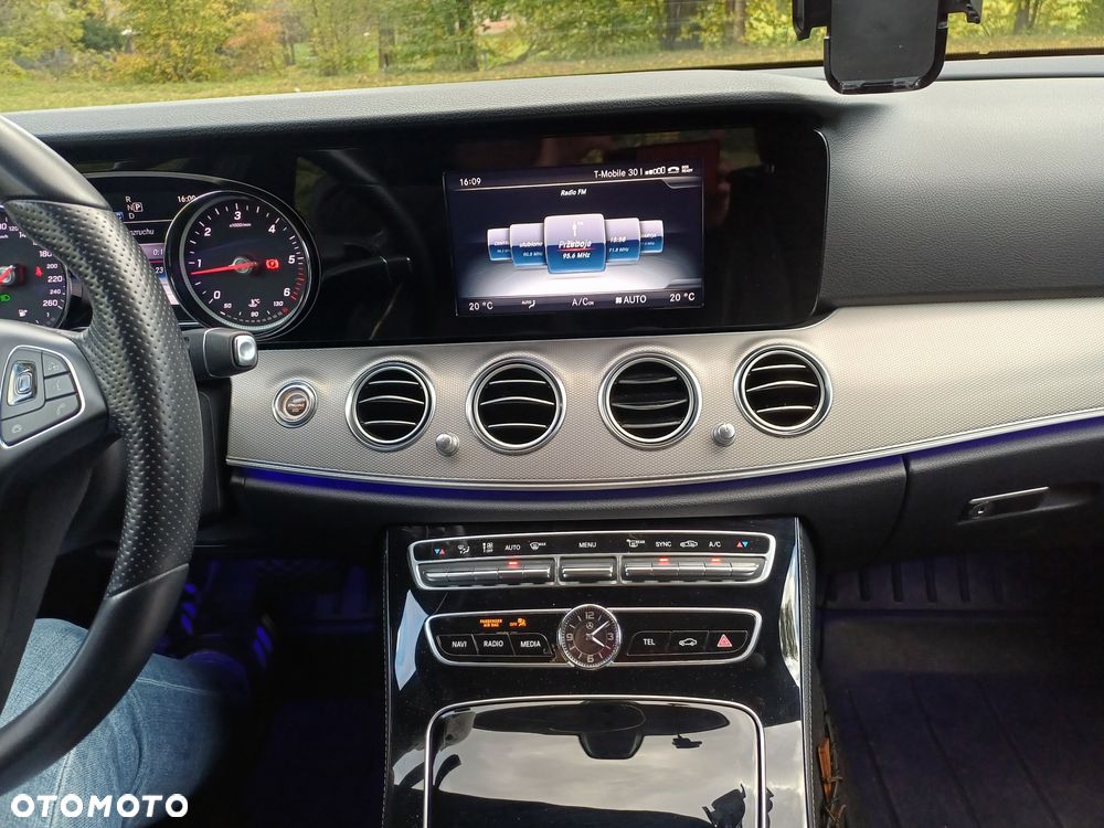 Mercedes-Benz Klasa E 200 d 9G-TRONIC - 23