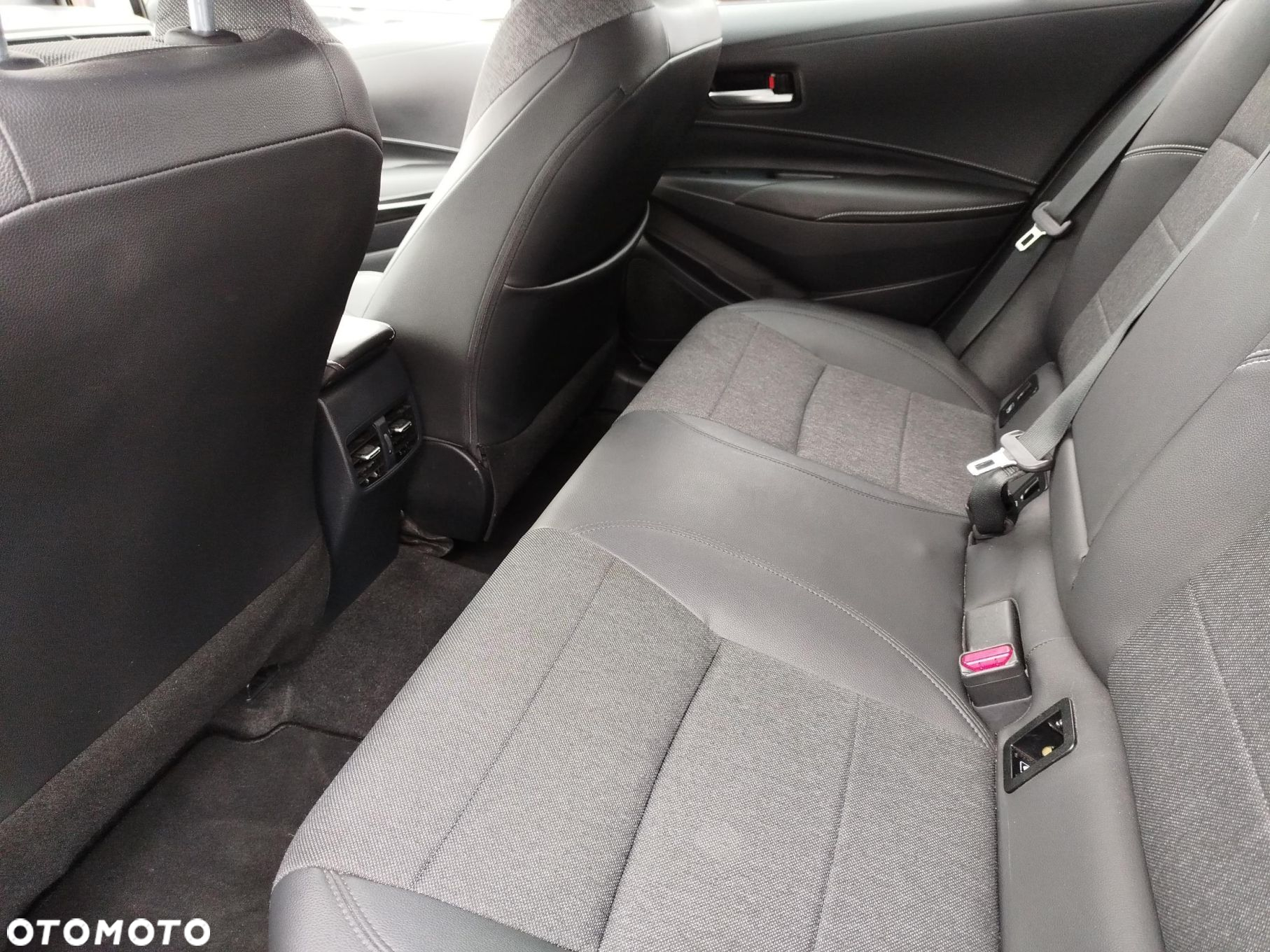 Toyota Corolla - 12