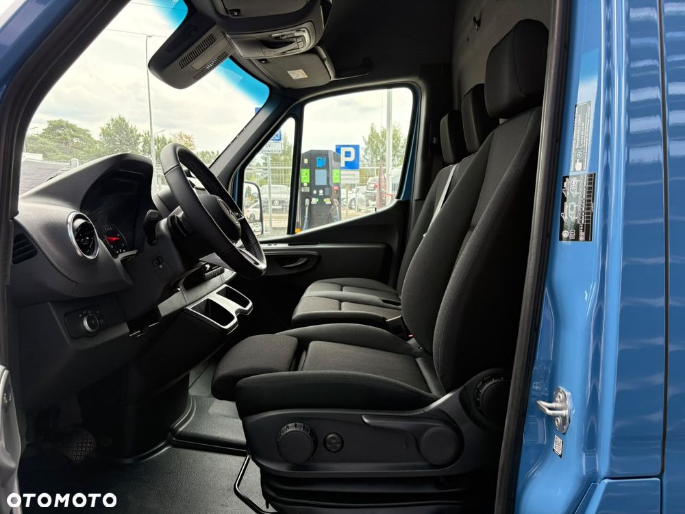 Mercedes-Benz Sprinter - 14