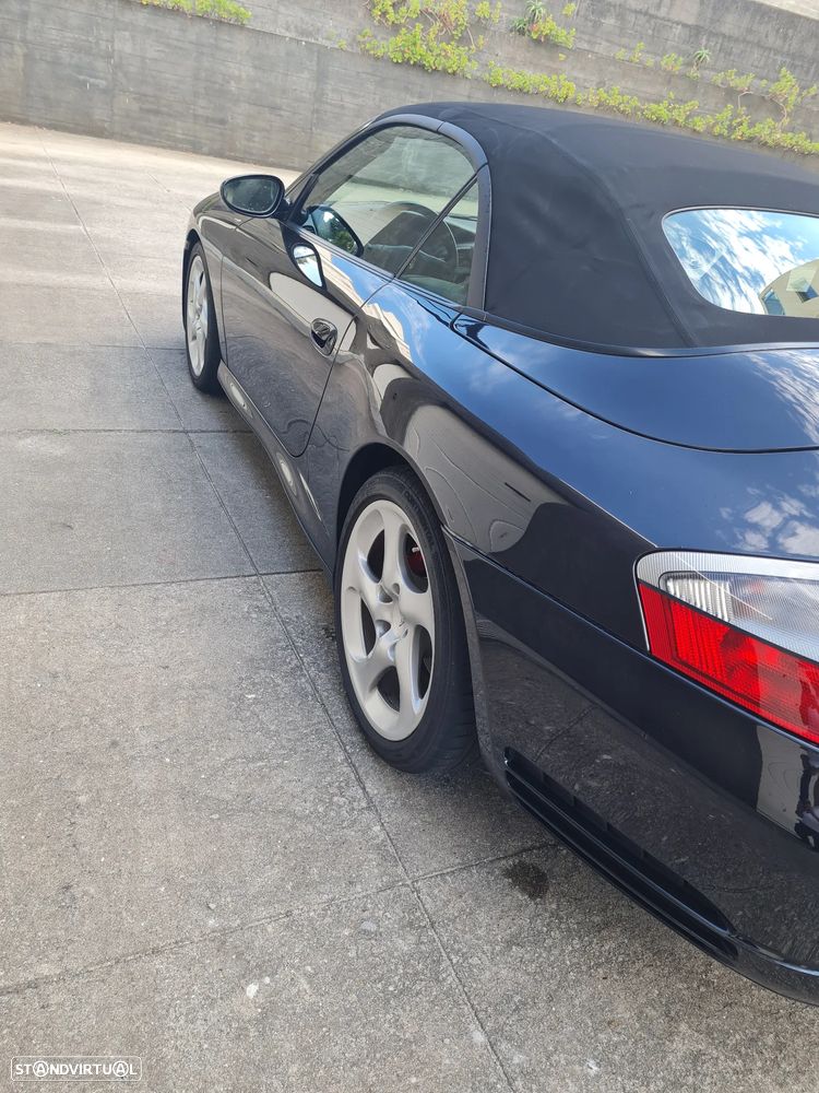 Porsche 911 (996) Carrera 4S Cabrio - 15