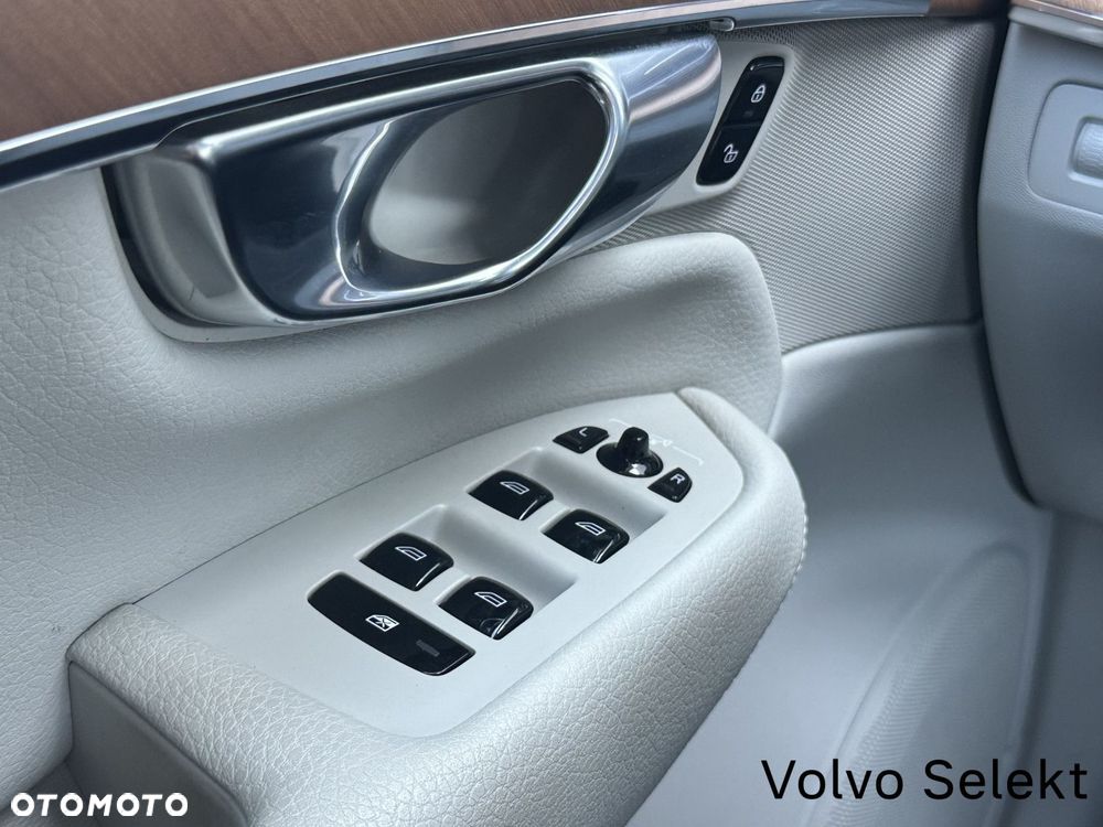 Volvo XC 90 - 30