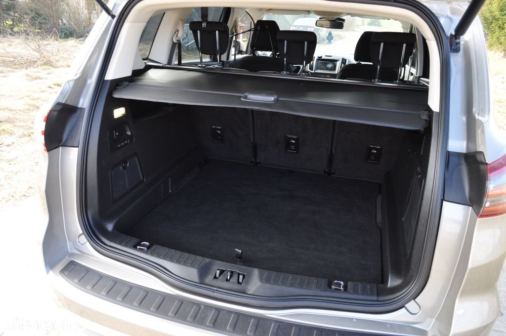 Ford S-Max - 16