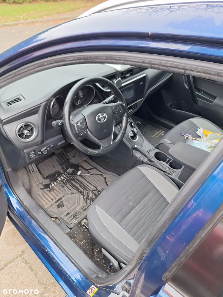 Toyota Auris Hybrid 135 Premium - 11
