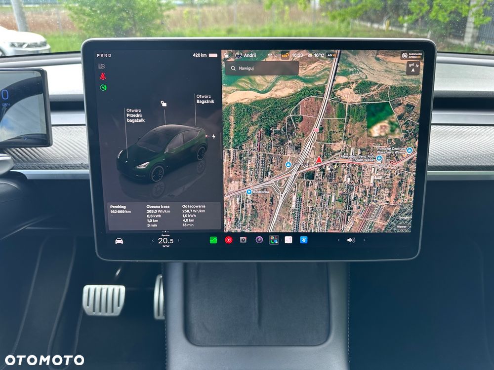 Tesla Model Y Performance AWD - 29