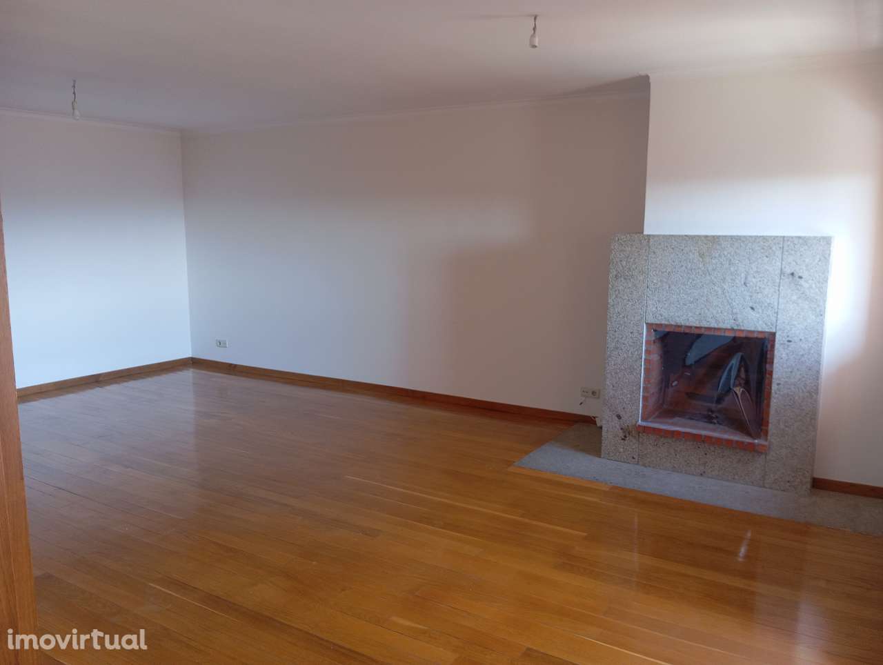 Apartamento amplo e soalheiro - Grande imagem: 4/16