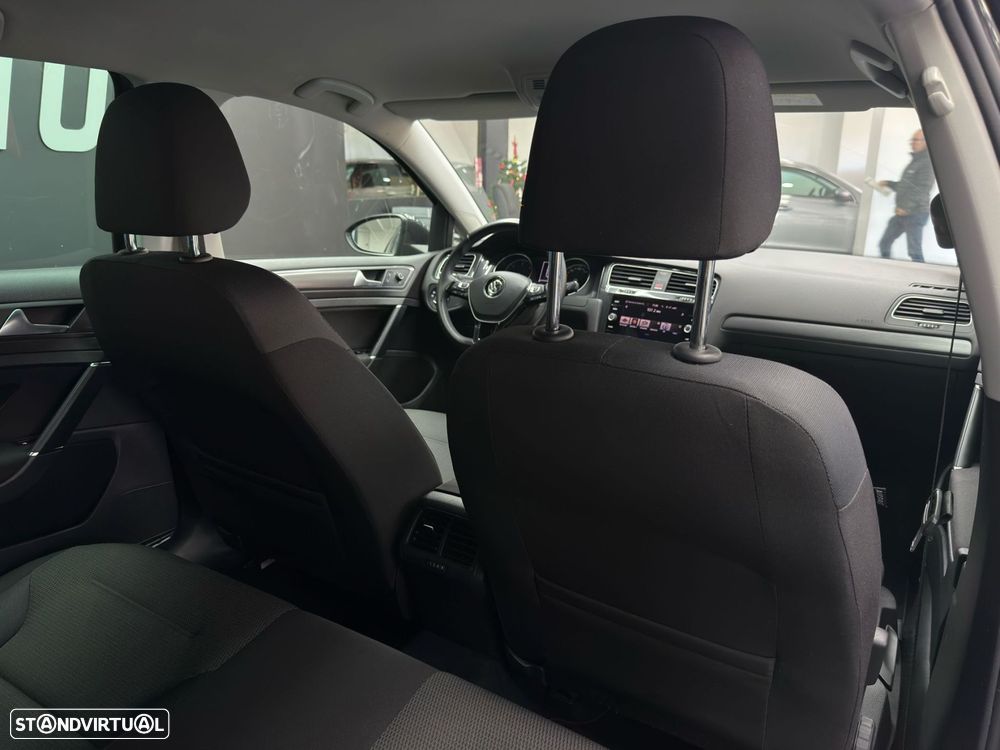 VW Golf 1.6 TDI Confortline DSG - 26
