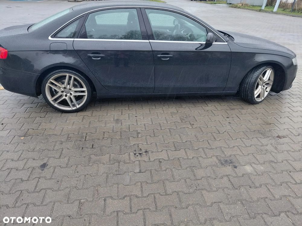 Audi A4 Limousine - 5
