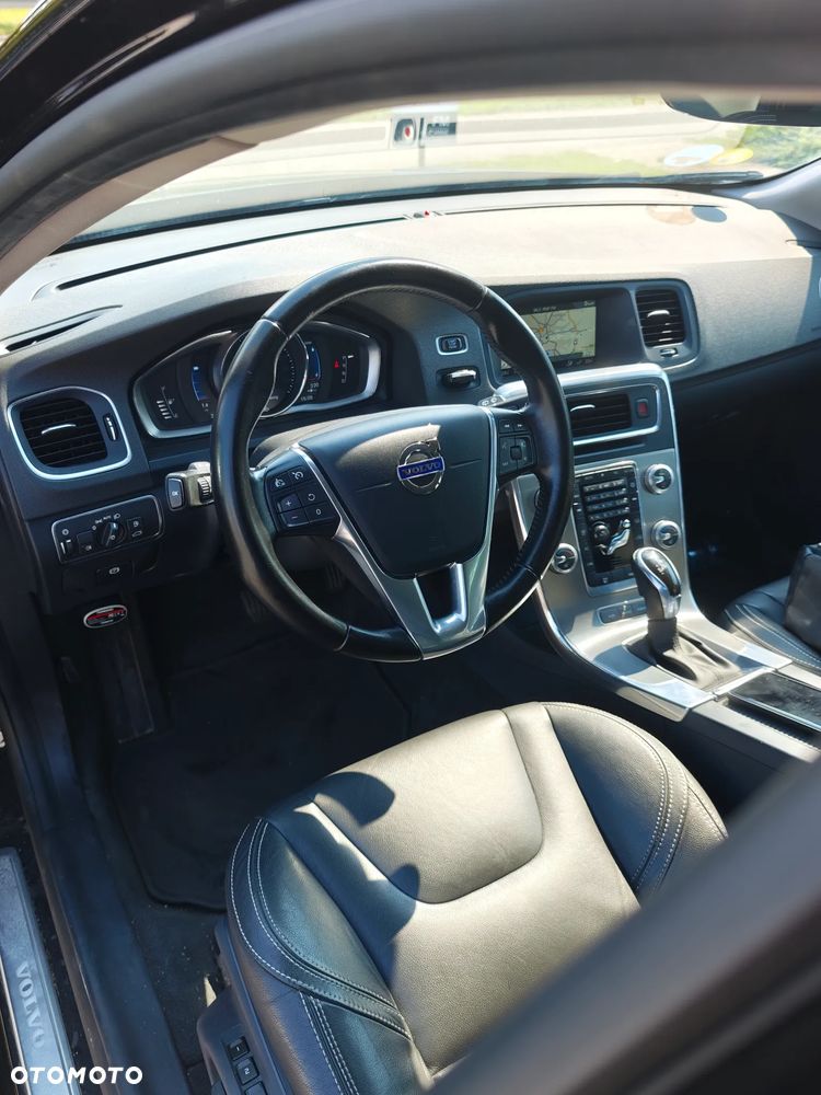 Volvo V60 D6 AWD Plug-in Hybrid R-Design Summum - 7