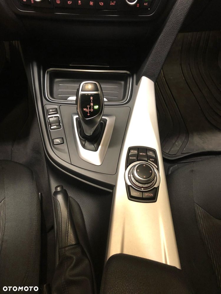 BMW Seria 3 328i xDrive - 7