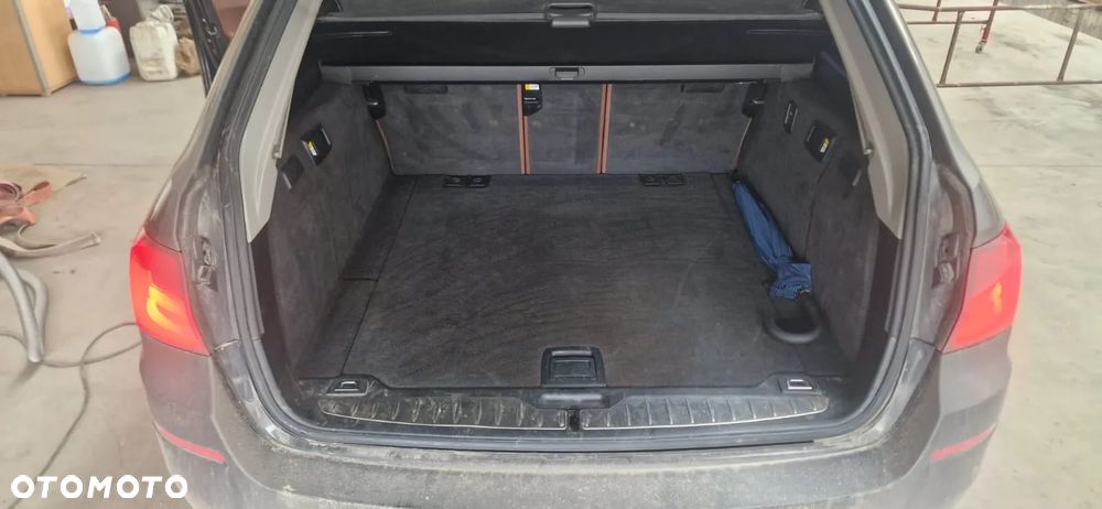 BMW Seria 5 525d - 11