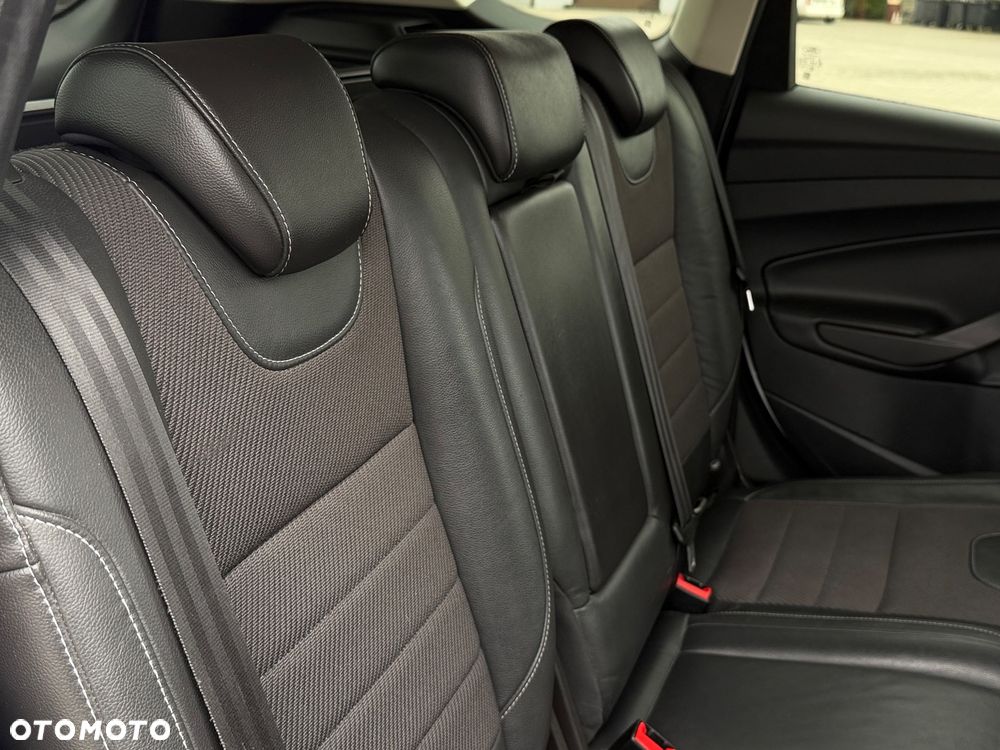 Ford Kuga 2.0 TDCi 4x4 ST-Line - 39