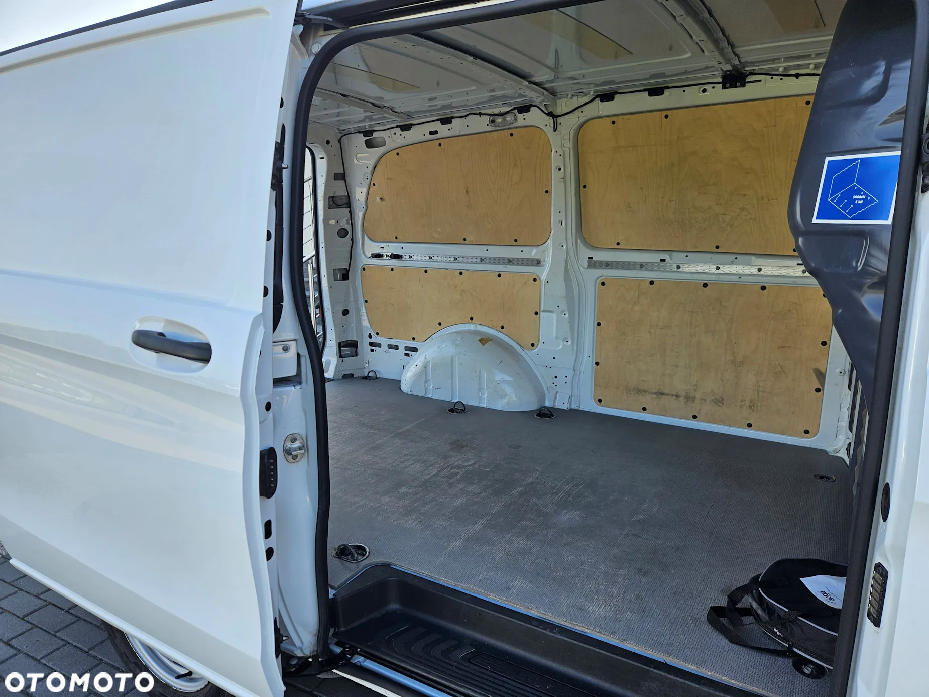 Mercedes-Benz eVito 111 L2 - 22