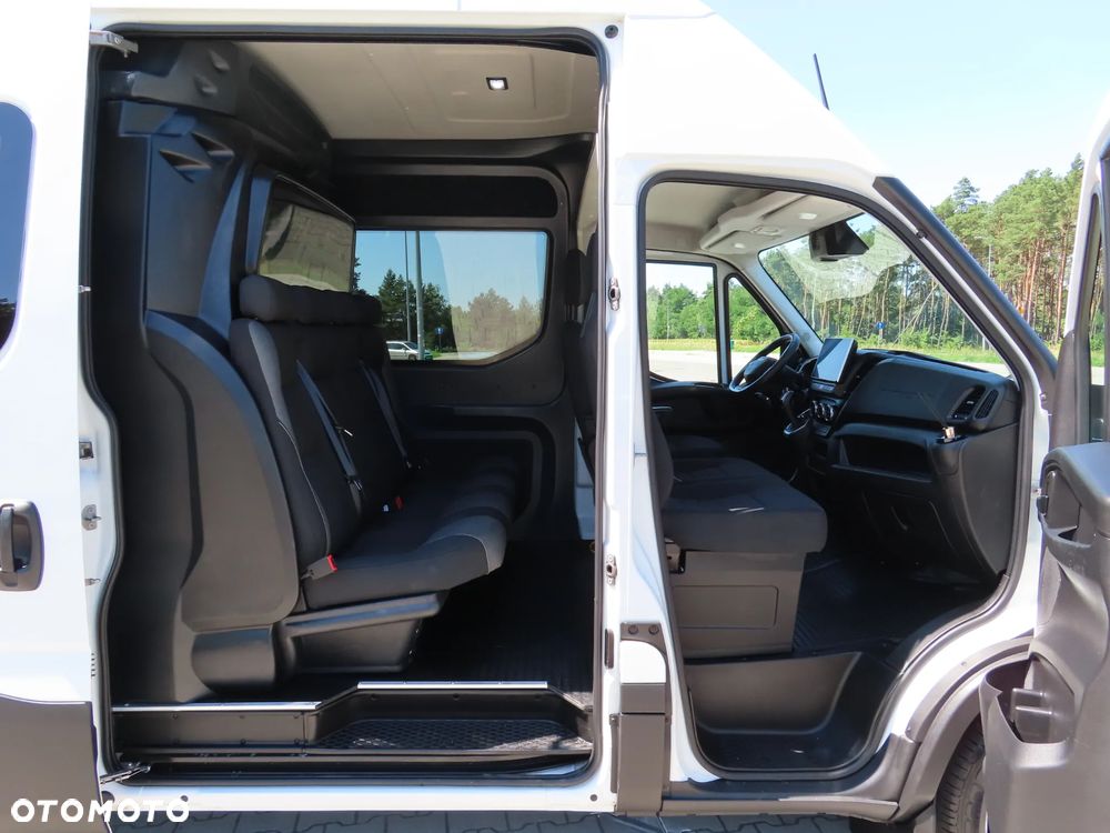 Iveco DAILY 35S18 DOKA Dubel Brygadowy MIXTO 7-Mio Os.+812 Kg Ład. POWER 3.0 HPI 180 KM Hi-Matic Automat L4H2 Rozstaw Osi 4100 mm WZMACNIANY FULL OPCJA Wyposażenia Gwarancja Fabryczna HAK 3500 KG Stan Auta Jak Z Salonu NOWY - 20