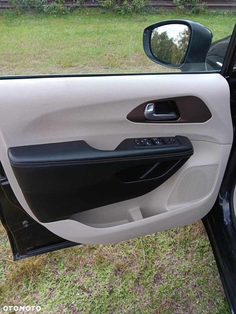 Chrysler Pacifica - 15