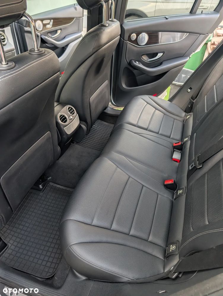 Mercedes-Benz GLC 300 4-Matic - 4