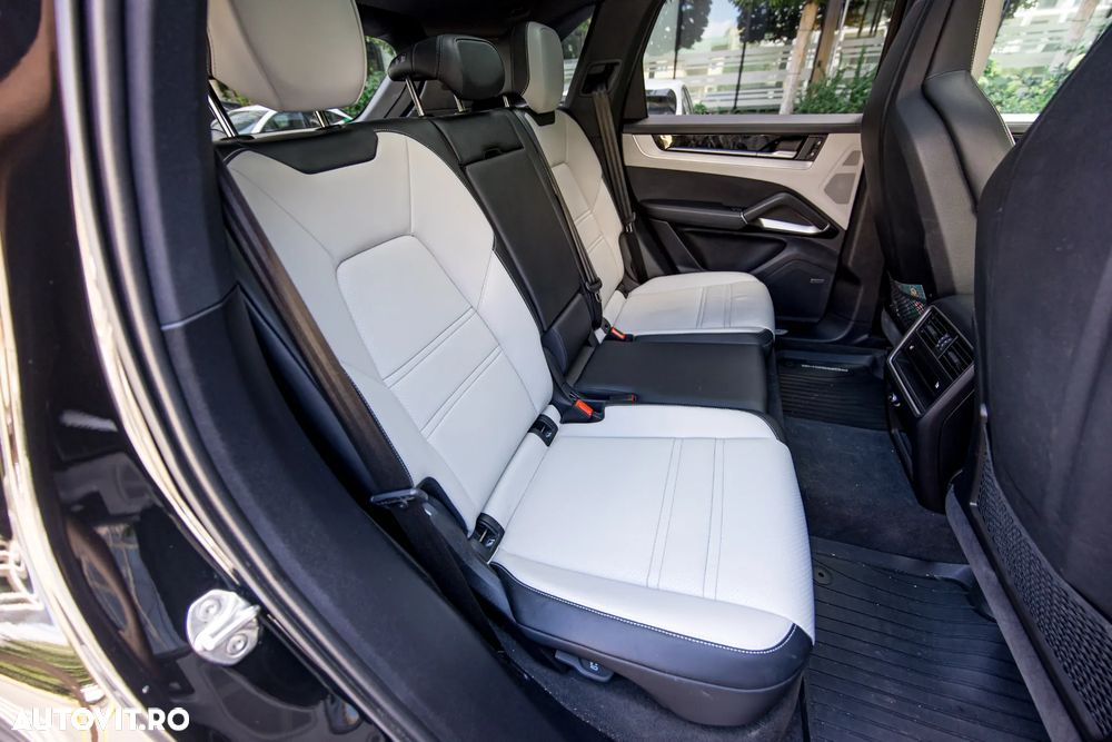 Porsche Cayenne - 14