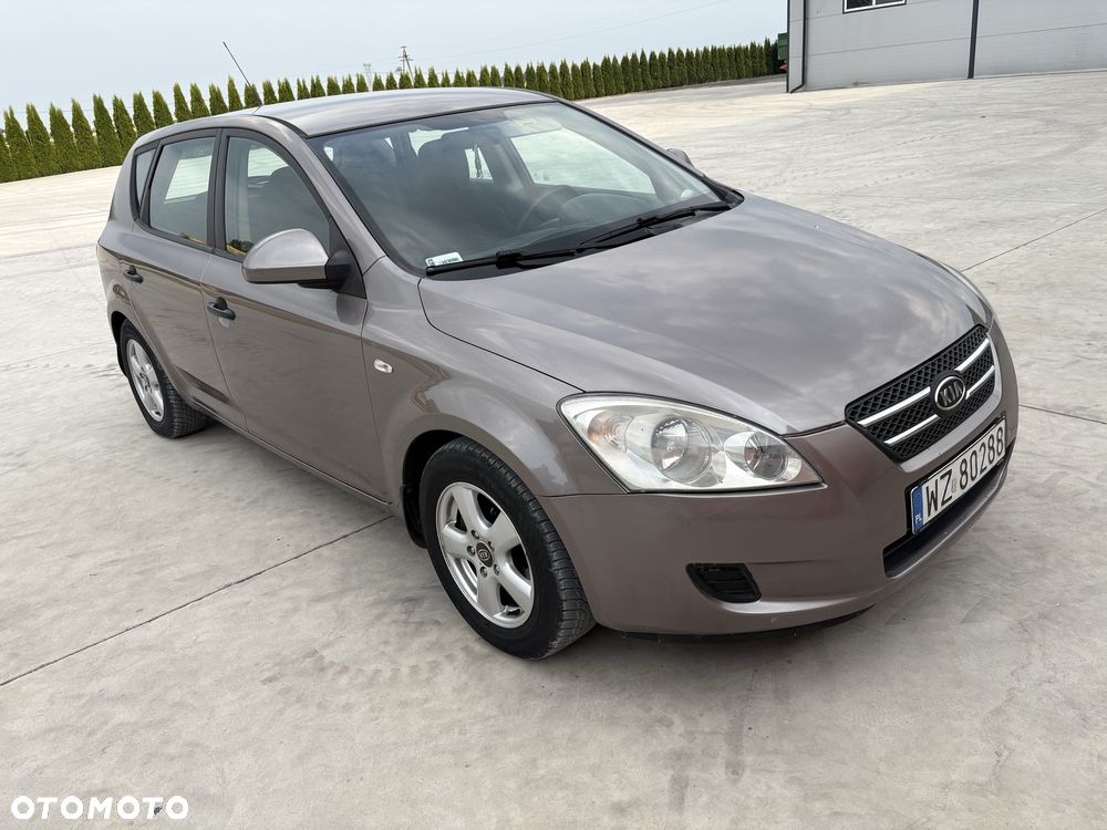 Kia Ceed - 4