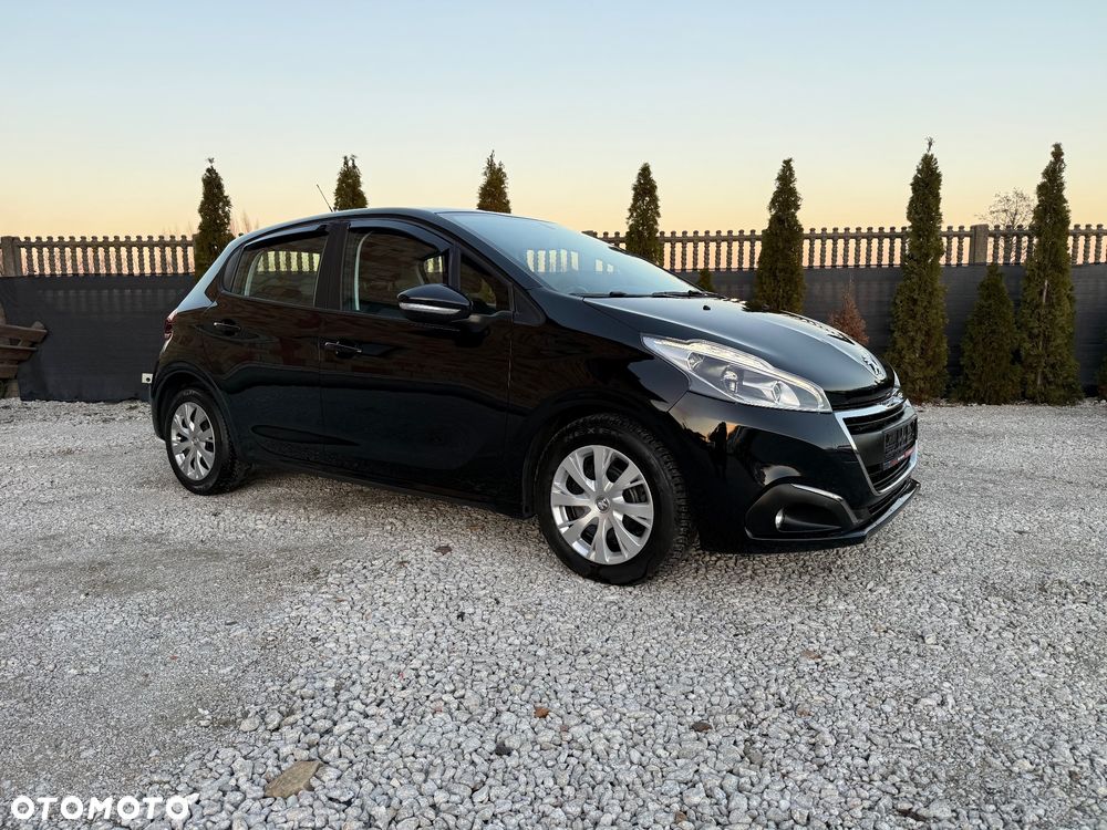 Peugeot 208 - 18