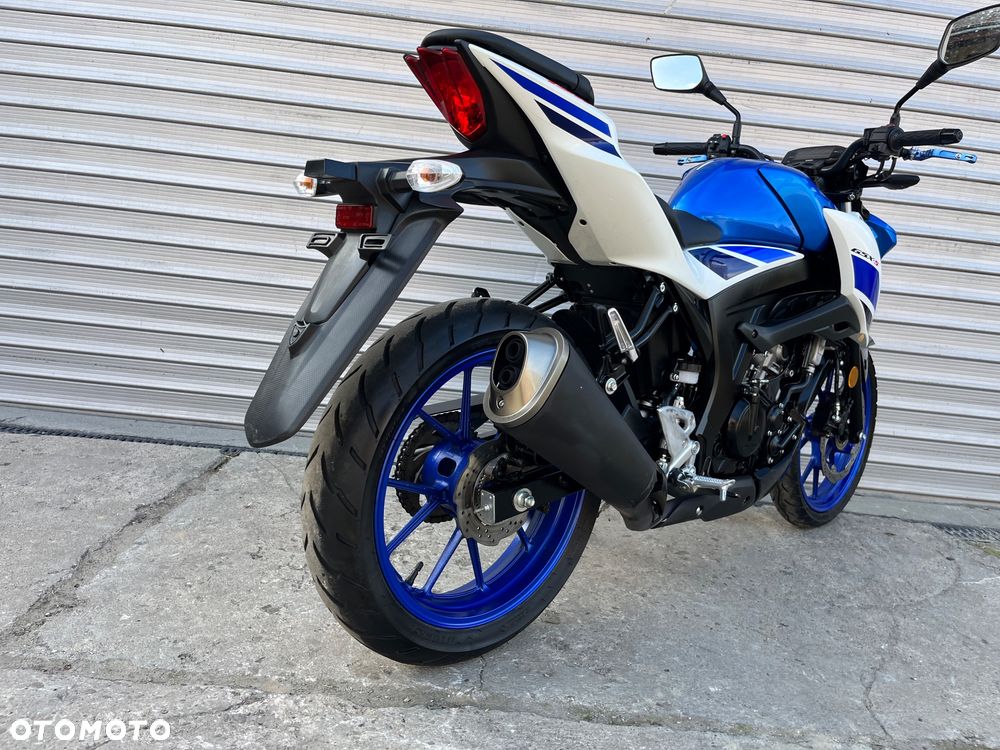 Suzuki GSX - 32
