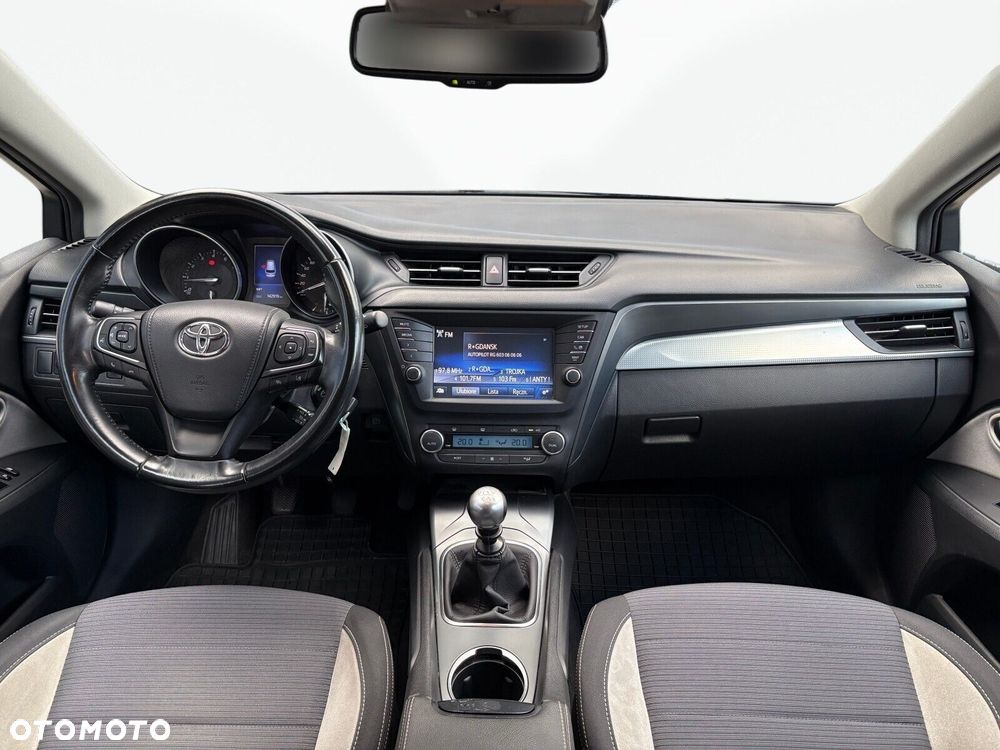 Toyota Avensis 1.8 Premium - 18