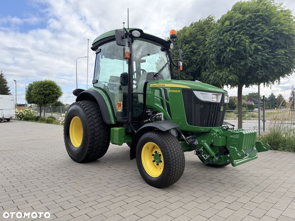 John Deere 4066R - 12