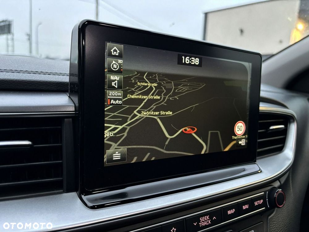Kia Ceed - 11