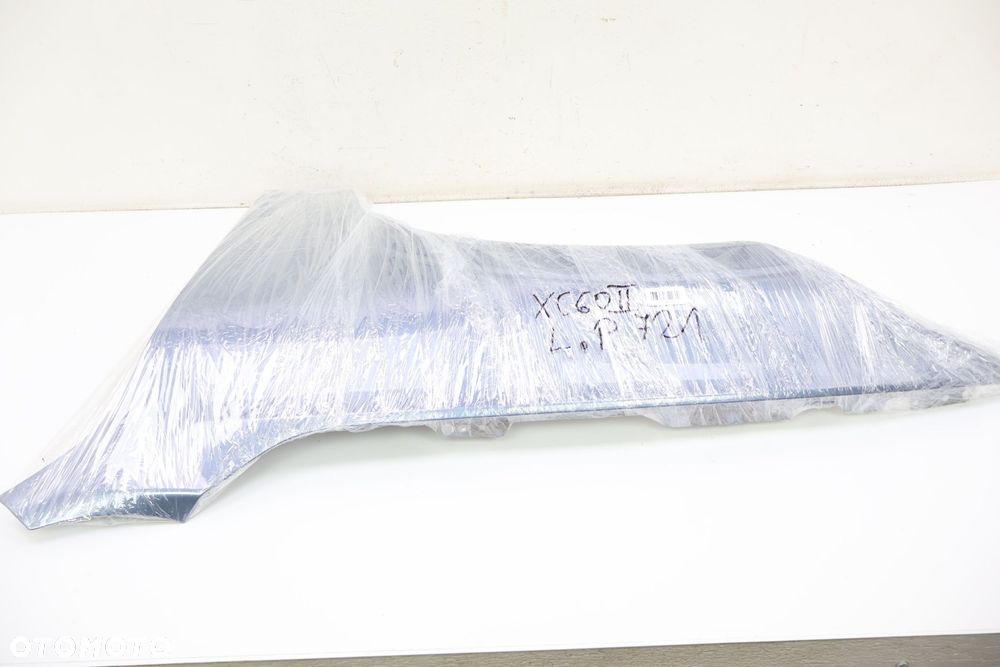 VOLVO XC60 II BŁOTNIK LEWY PRZÓD 721 - 12