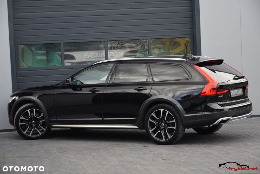 Volvo V90 Cross Country - 12