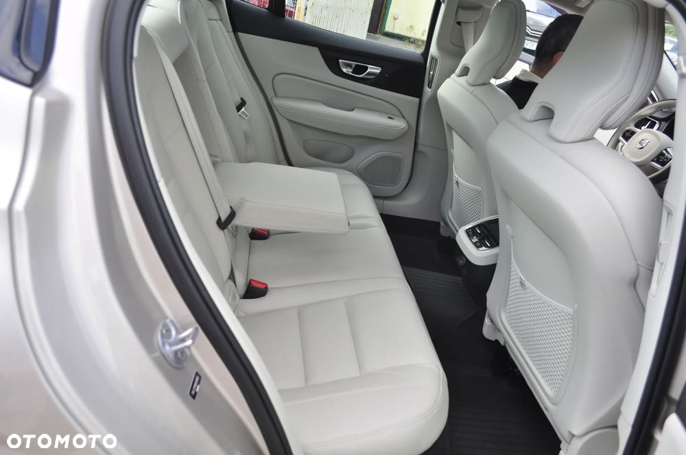 Volvo S60 B5 B AWD Ultimate Dark - 7