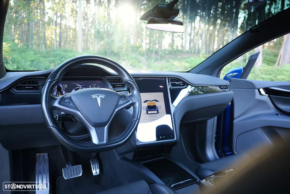 Tesla Model X 75D - 12