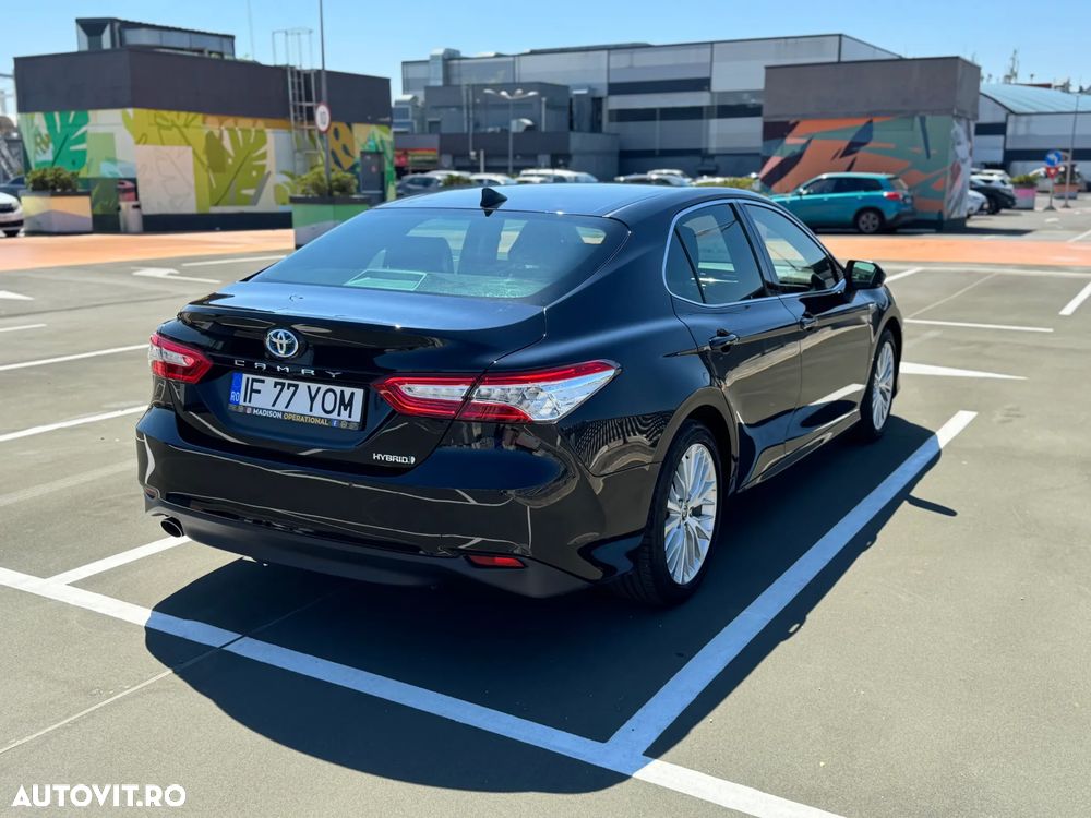 Toyota Camry 2.5 Hybrid Business - 9