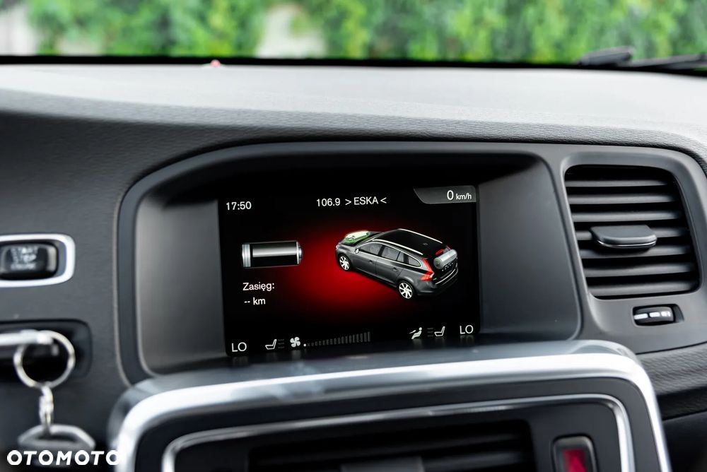 Volvo V60 D6 AWD Plug-in Hybrid Momentum - 35