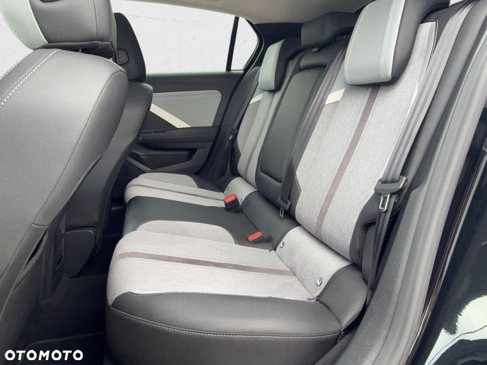 Opel Astra 1.2 T Elegance S&S - 22