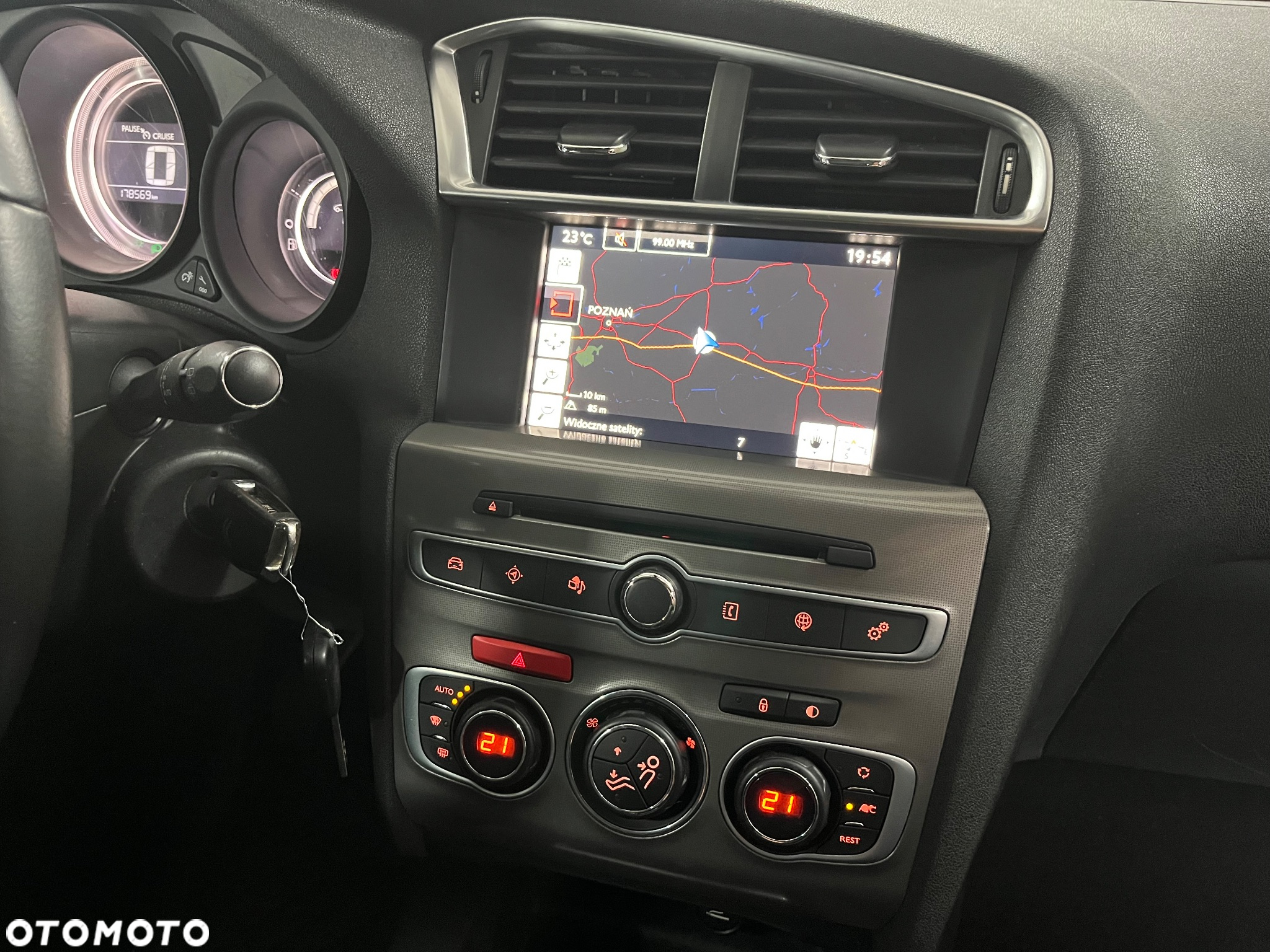 Citroën C4 e-HDi 115 Selection - 23