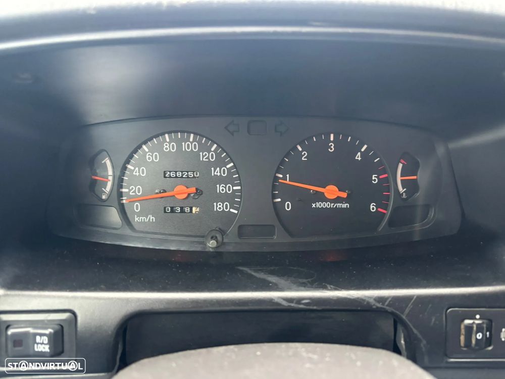 Mitsubishi L200 2.5 TD CD Strakar ABS+AC - 17