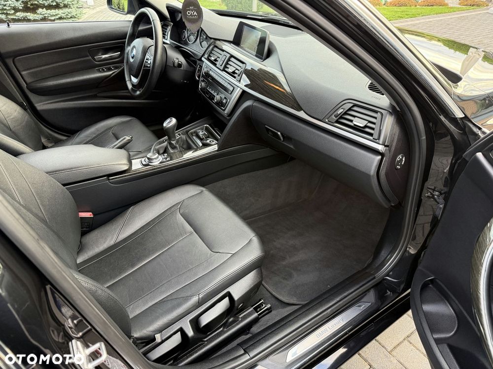 BMW Seria 3 320d xDrive - 17