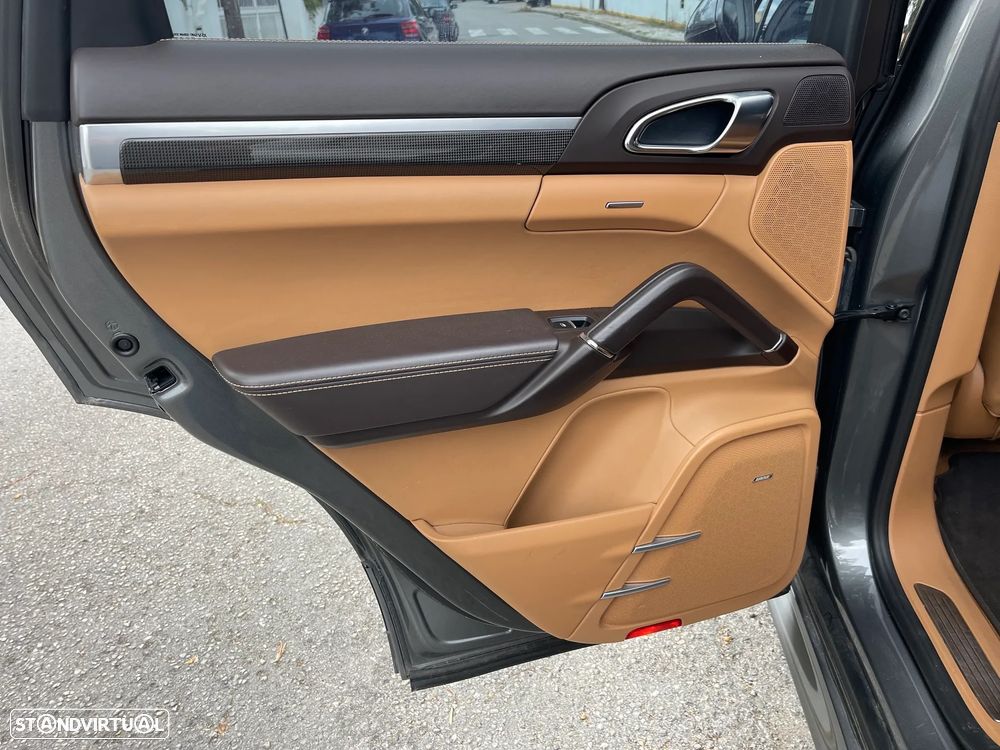 Porsche Cayenne Turbo S Tiptronic S - 20