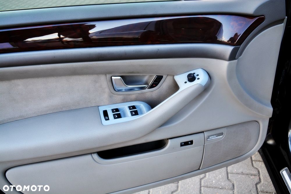 Audi A8 4.2 Quattro - 13