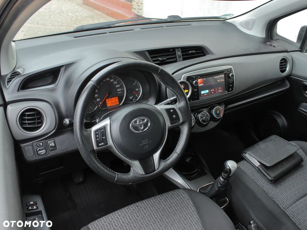 Toyota Yaris 1.33 VVT-i Executive - 17