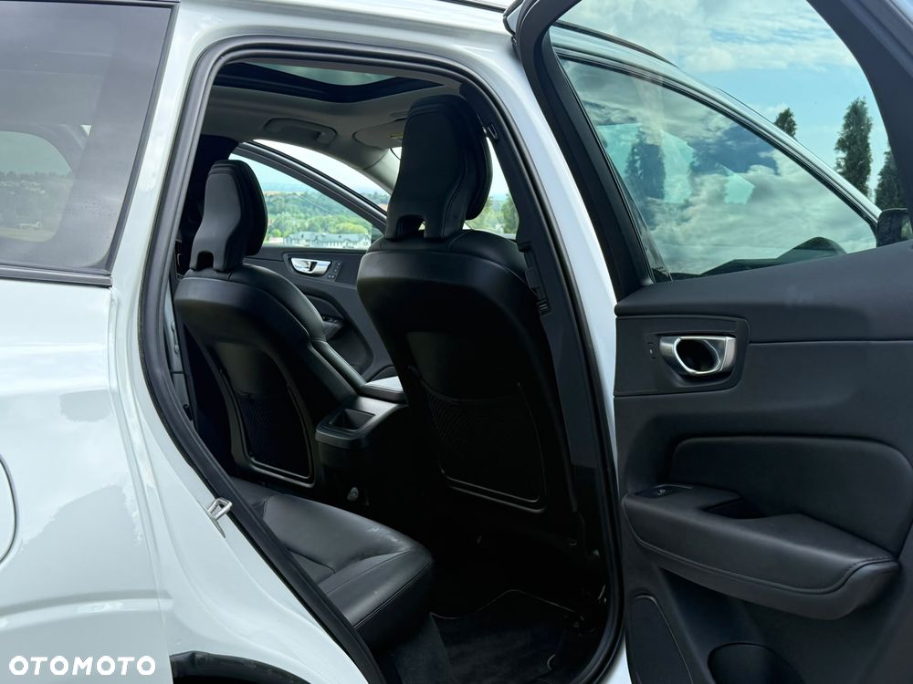 Volvo XC 60 B5 B R-Design - 28